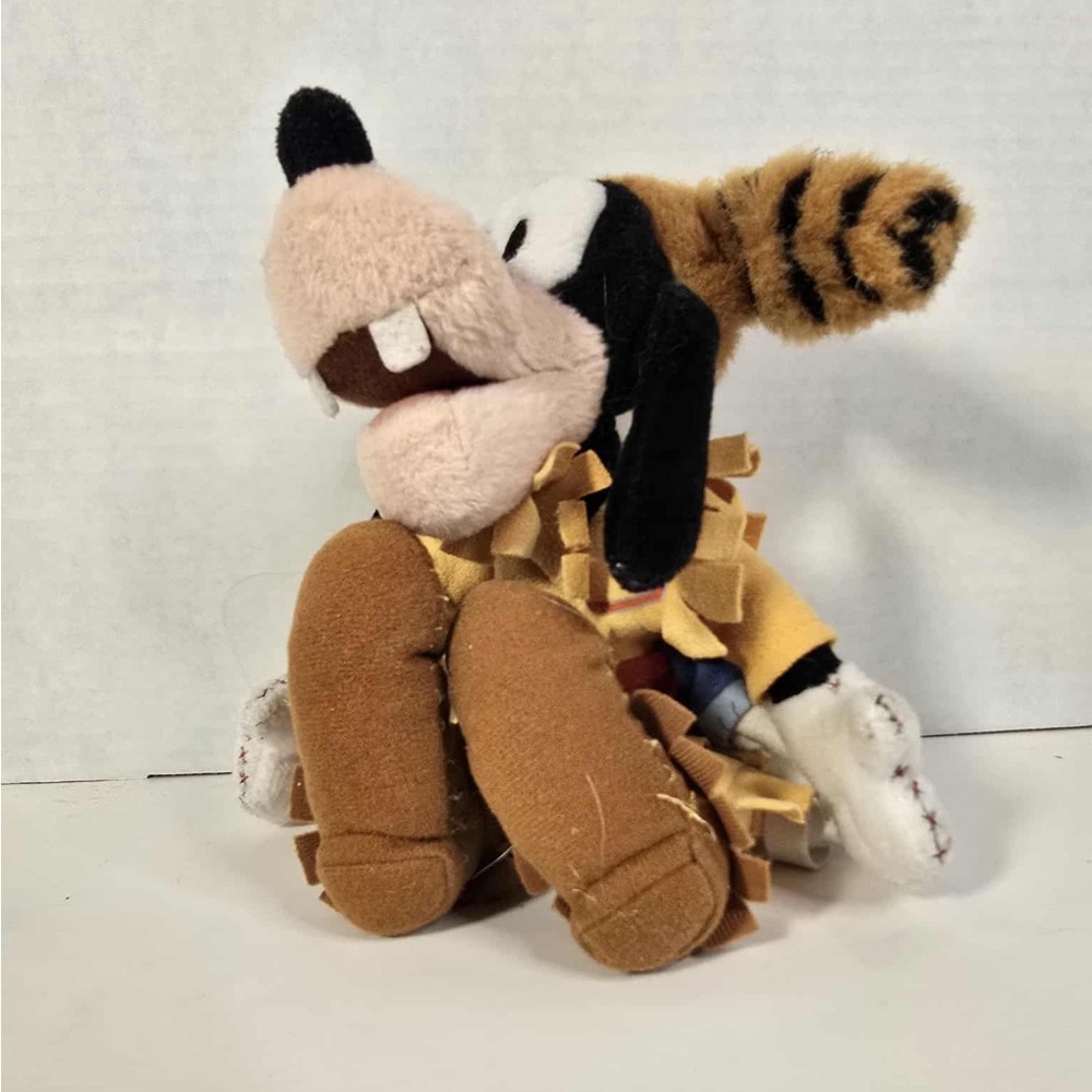 Vintage Walt Disney World Goofy Plush Raccoon hat